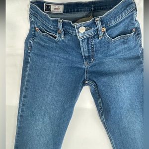 GAP Cigarette High Rise Cropped Jeans, 28 waist, sz 6.  Natural frayed hem ankle
